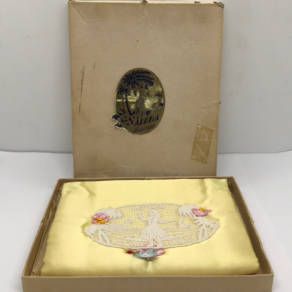 Vintage Hawaiian Souvenir Hankie Holder for Mother